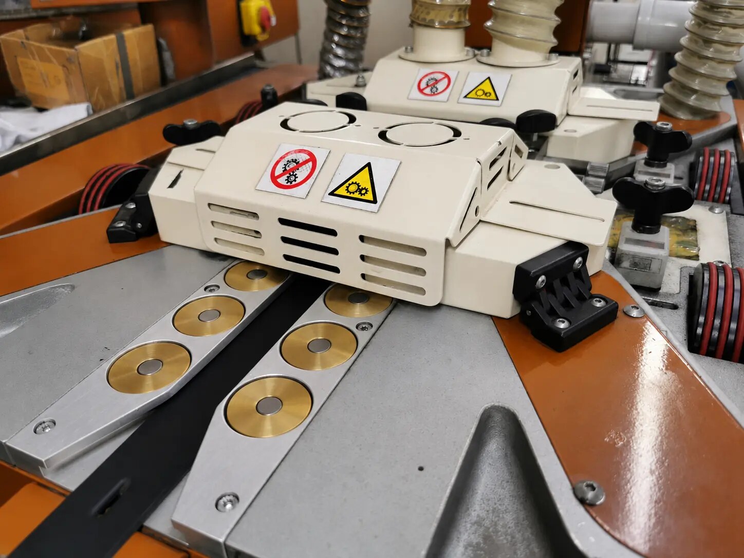 Mechanical edge sanding