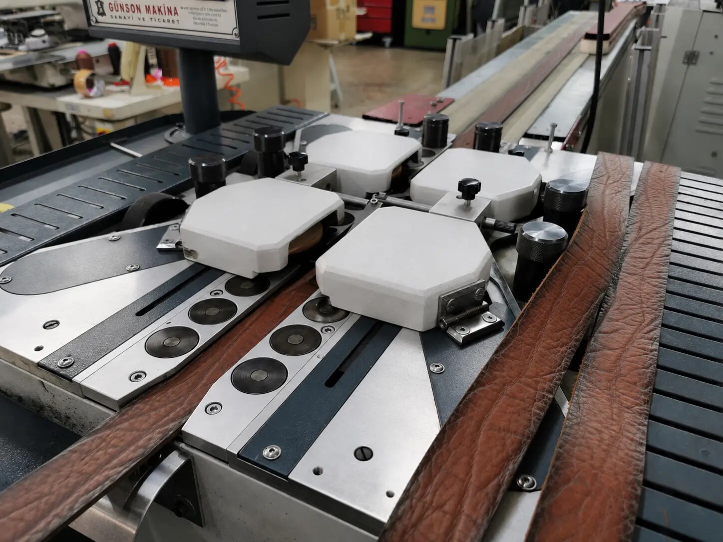 Cleaning belt edges